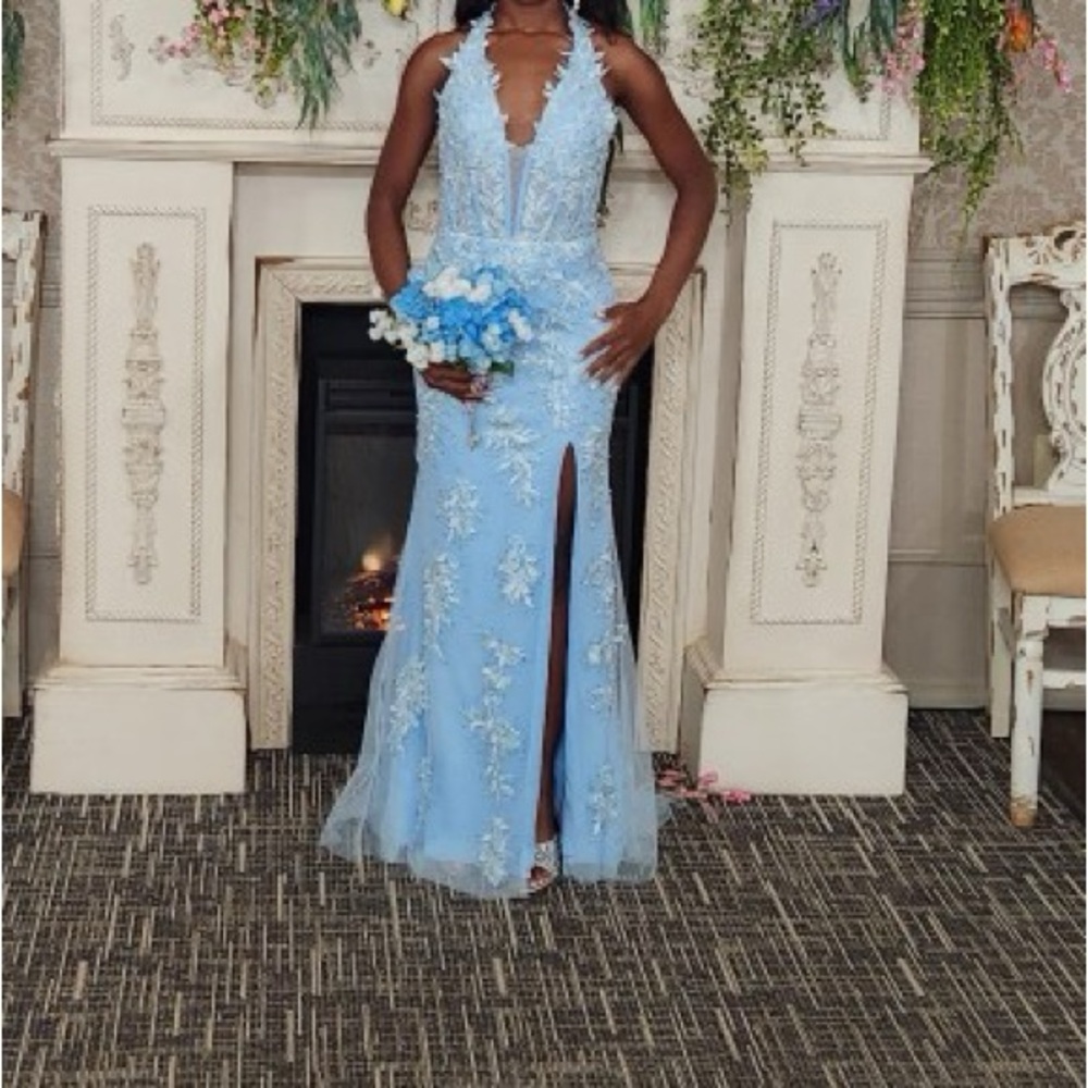 Trumpet/Mermaid Halter Tulle Sweep Train with Appliquéd Beading Split